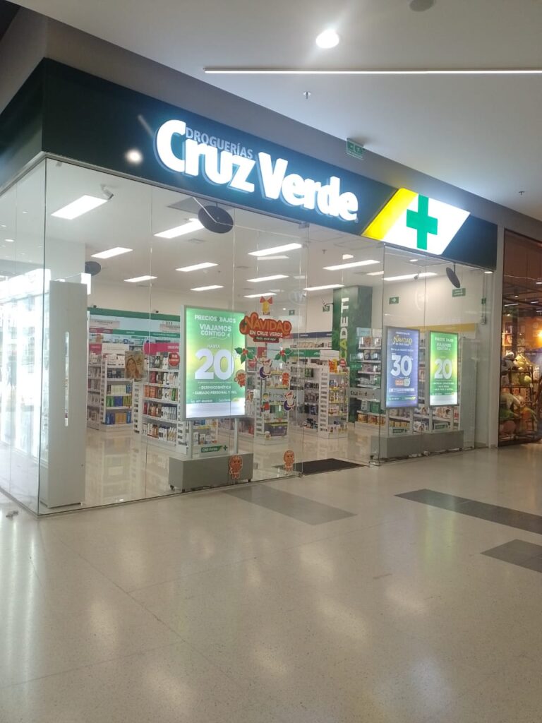 DROGUERIAS CRUZ VERDE - Avenida centro comercial